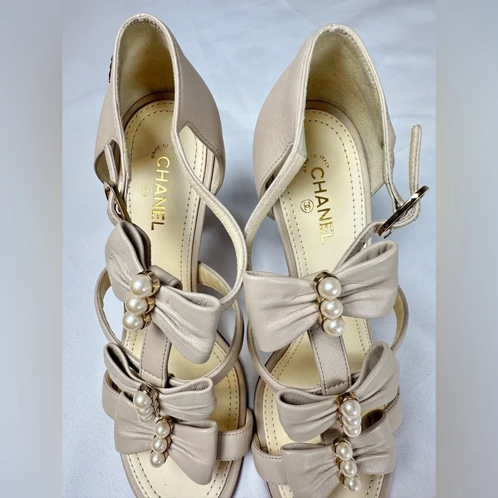 CHANEL Beige Leather with Pearl Bow Embellishment Sandals (Size UK 37.5)